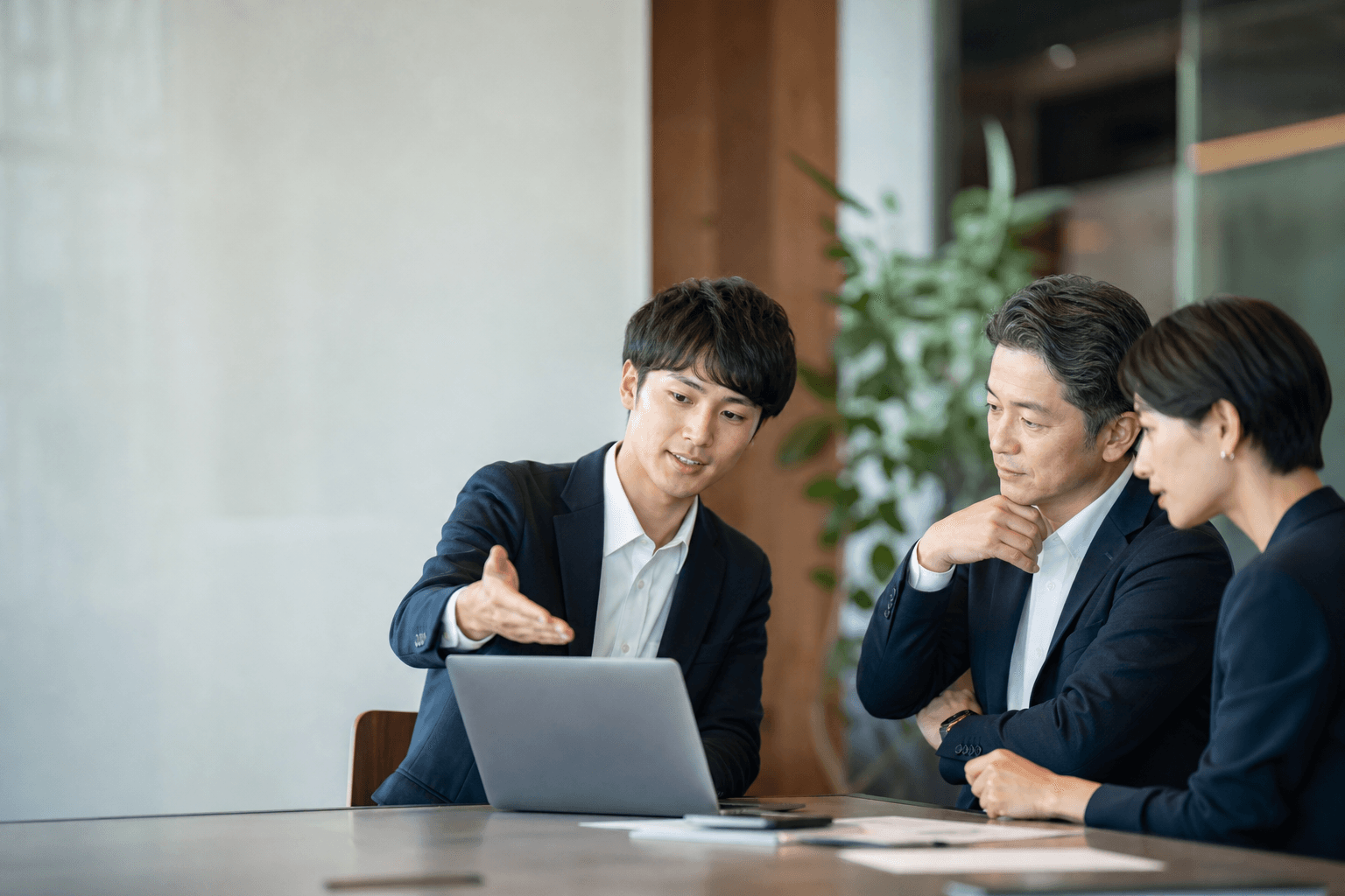 AI導入を経営層に説得する伝え方｜現場責任者が押さえる対話と資料の組み立て方