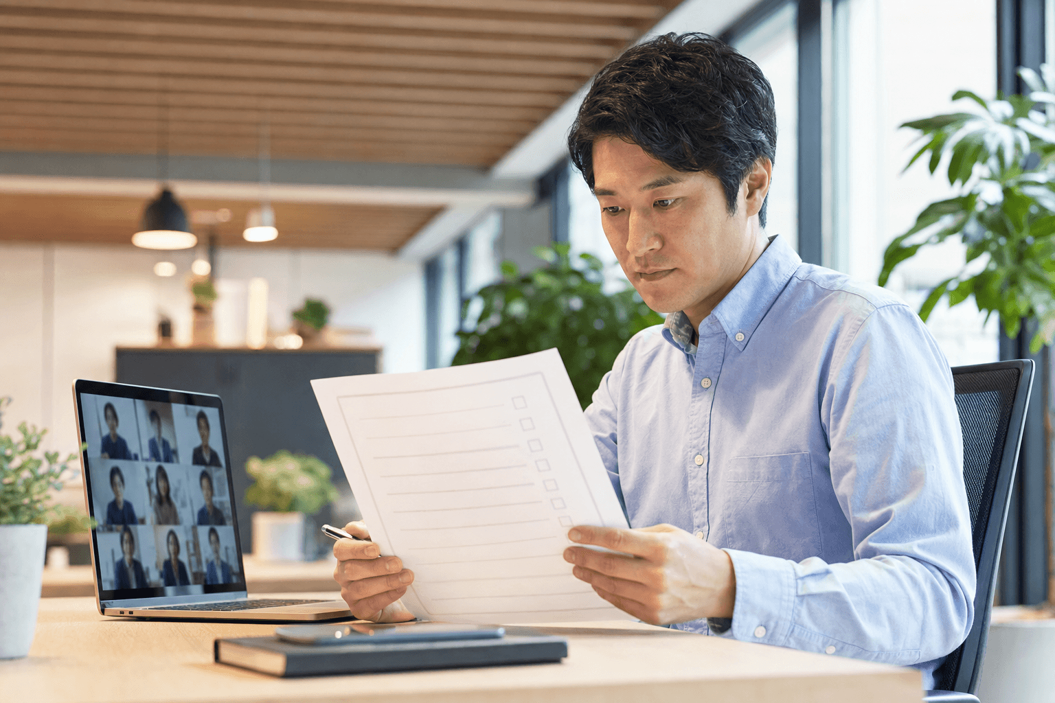 AI面接の運用ルールを確認する採用担当者