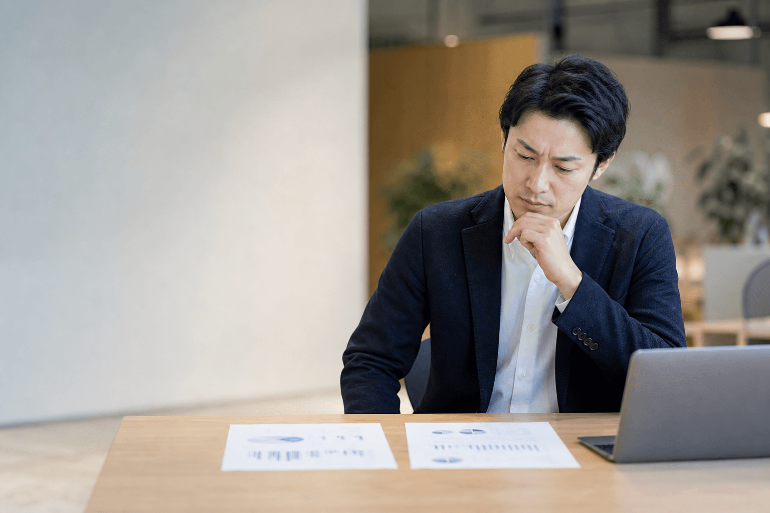 業務委託のAI人材を正社員化すべきか｜継続との判断軸