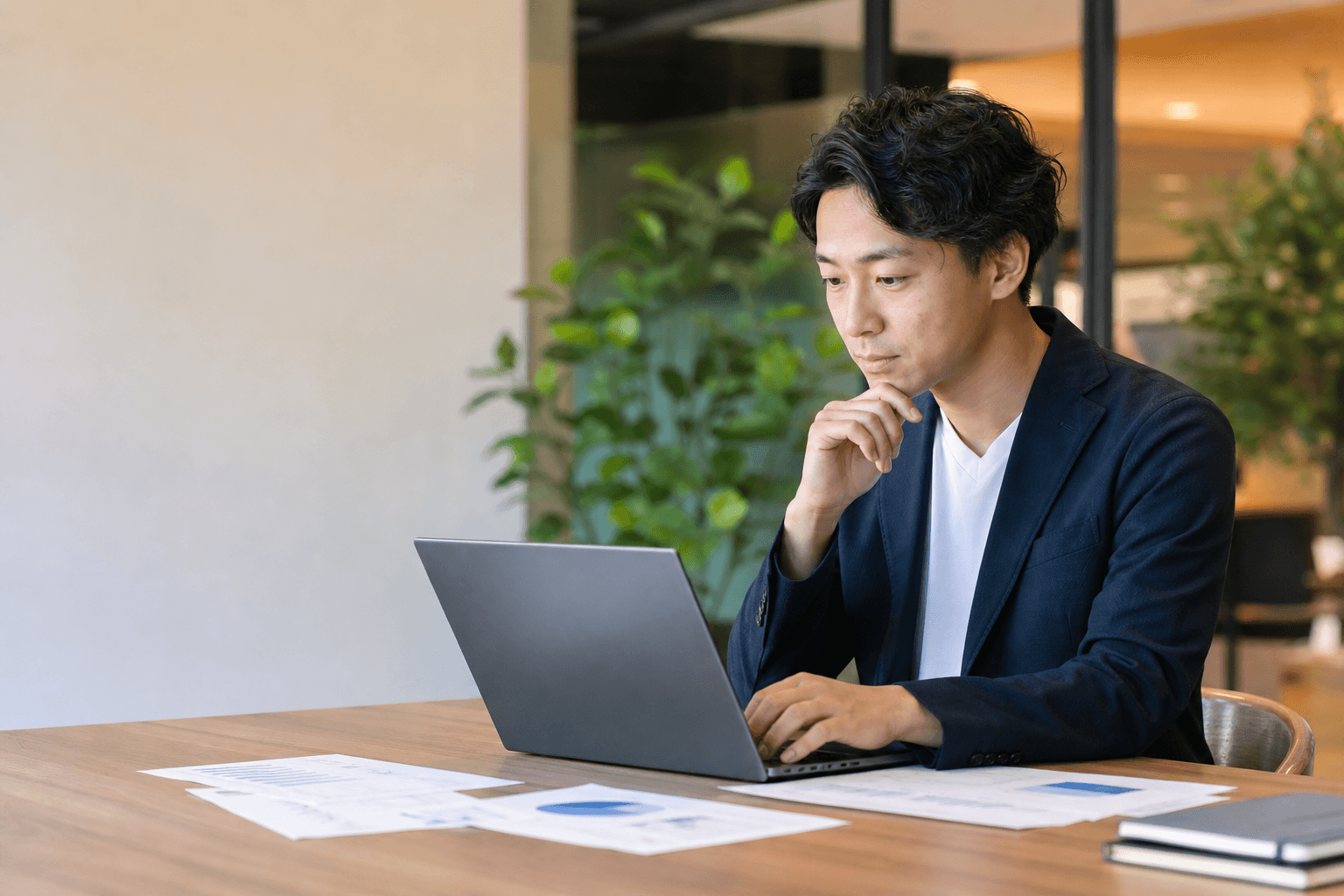 経営企画の資料作成・データ分析をAI活用人材に外注する考え方